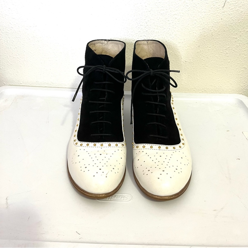 Stylish Black and White Ankle Boots - Picture 7 of 7